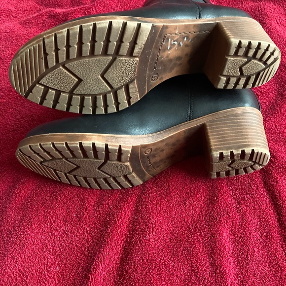 Classic women’s sophisticated black boots size 41. - Picture 2 of 5